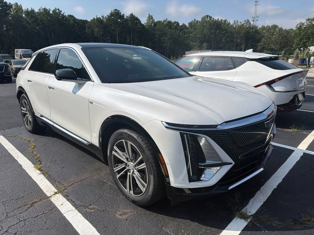 2024 Cadillac LYRIQ Luxury 1