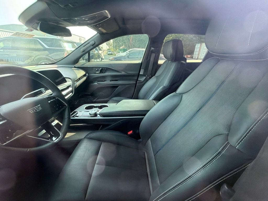 2024 Cadillac LYRIQ Luxury 1