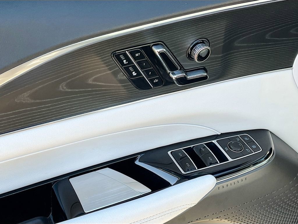 2024 Cadillac LYRIQ Luxury 1