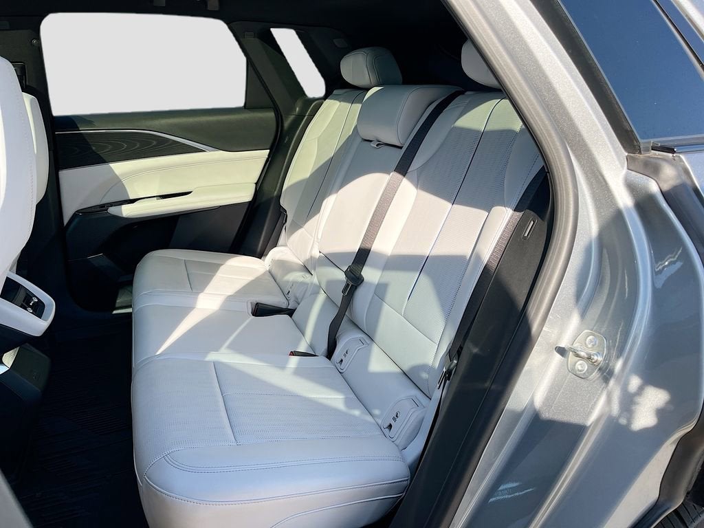 2024 Cadillac LYRIQ Luxury 1
