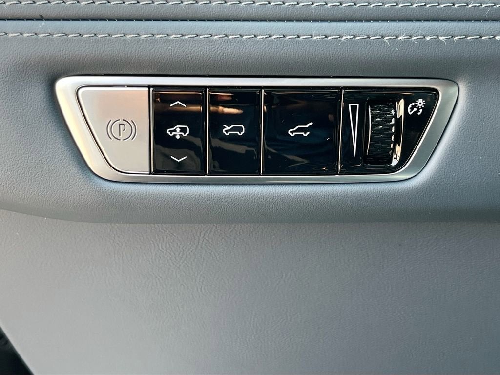 2025 Cadillac ESCALADE IQ Luxury 2