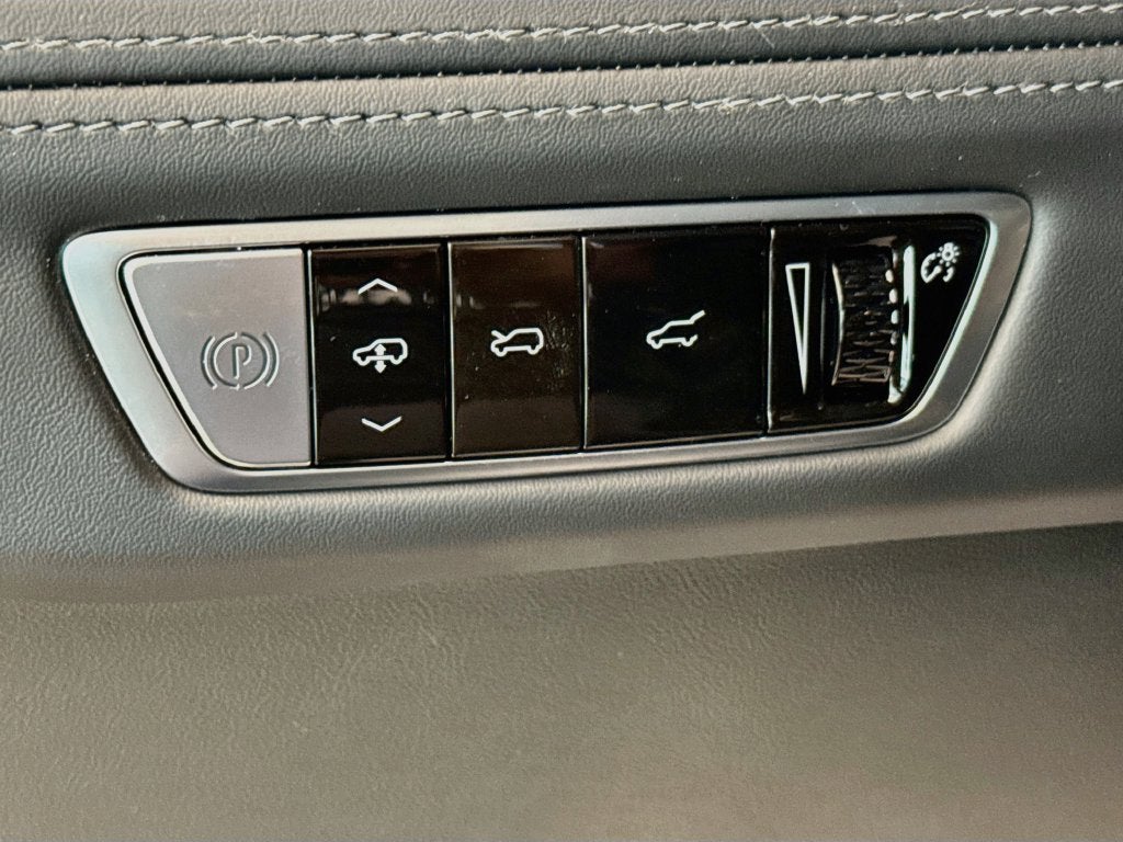 2026 Cadillac ESCALADE IQ Premium Sport