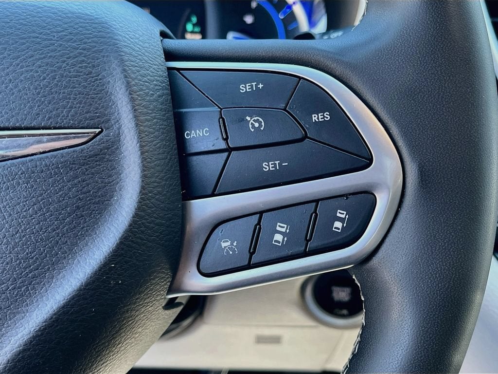 2023 Chrysler Pacifica Hybrid Touring L