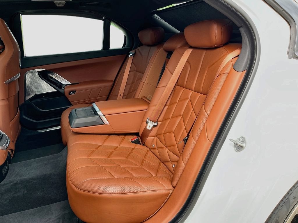 2023 BMW 7 Series 740i