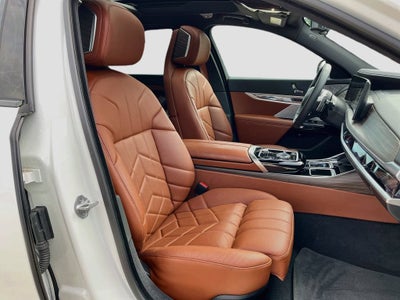 2023 BMW 7 Series 740i