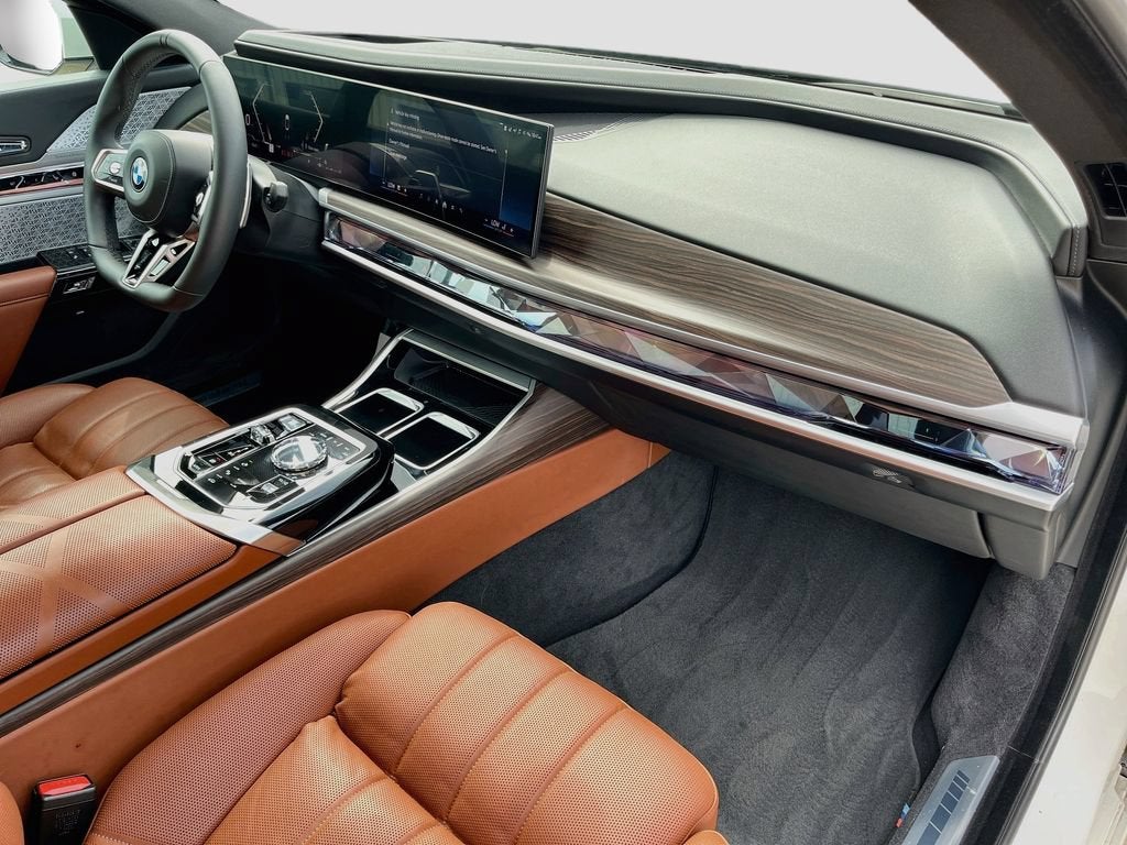 2023 BMW 7 Series 740i