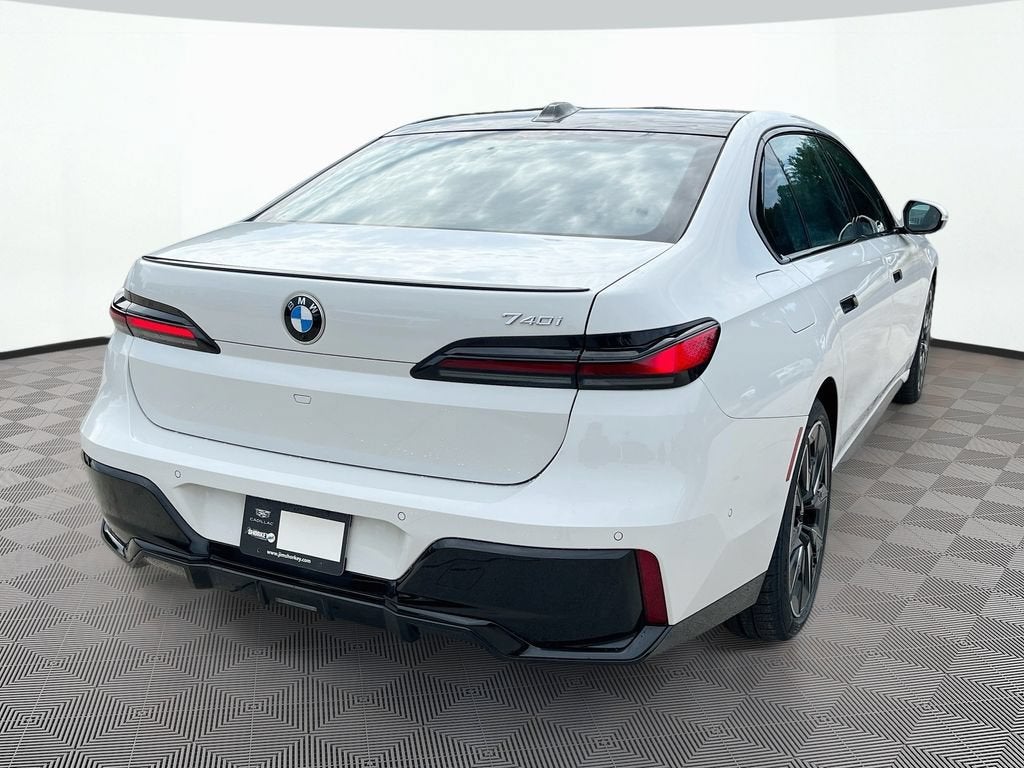 2023 BMW 7 Series 740i