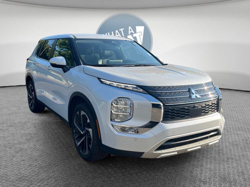 2023 Mitsubishi Outlander Base