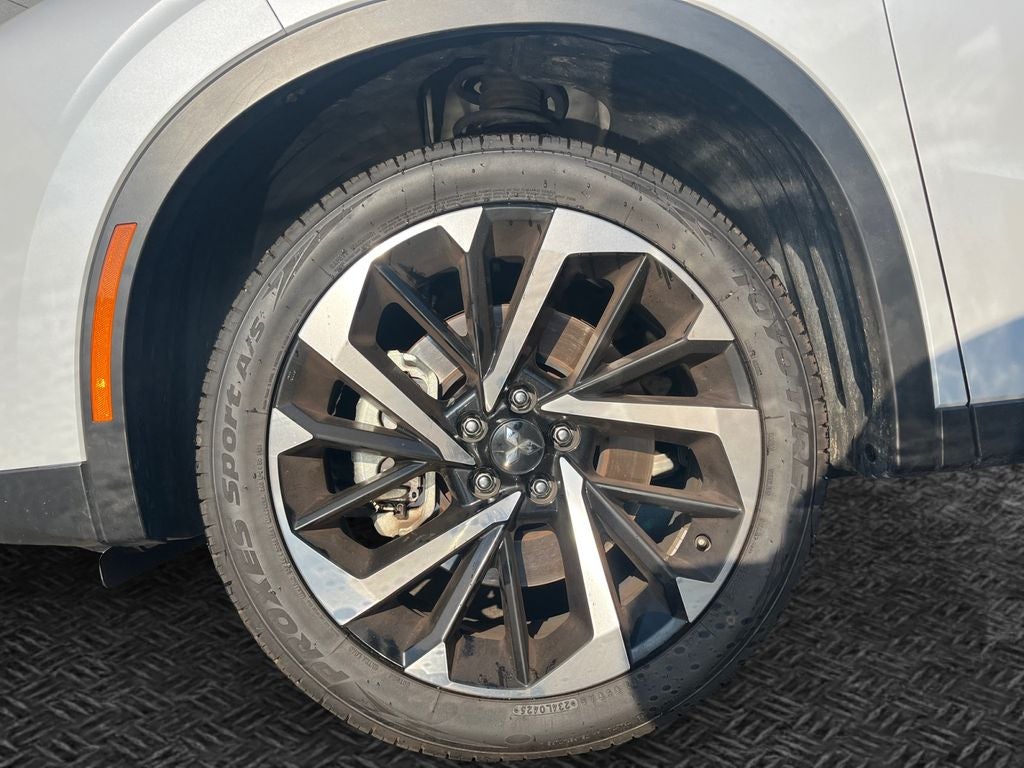 2023 Mitsubishi Outlander Base