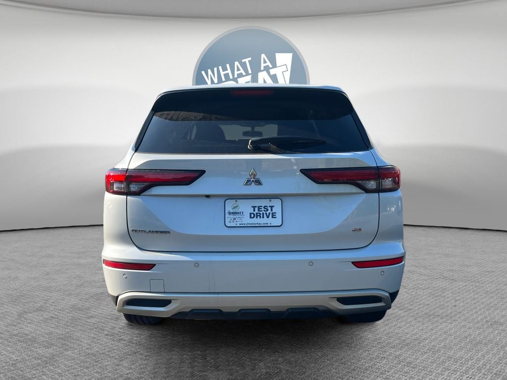 2023 Mitsubishi Outlander Base