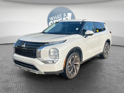 2023 Mitsubishi Outlander Base