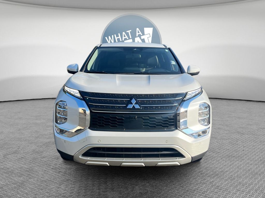 2023 Mitsubishi Outlander Base