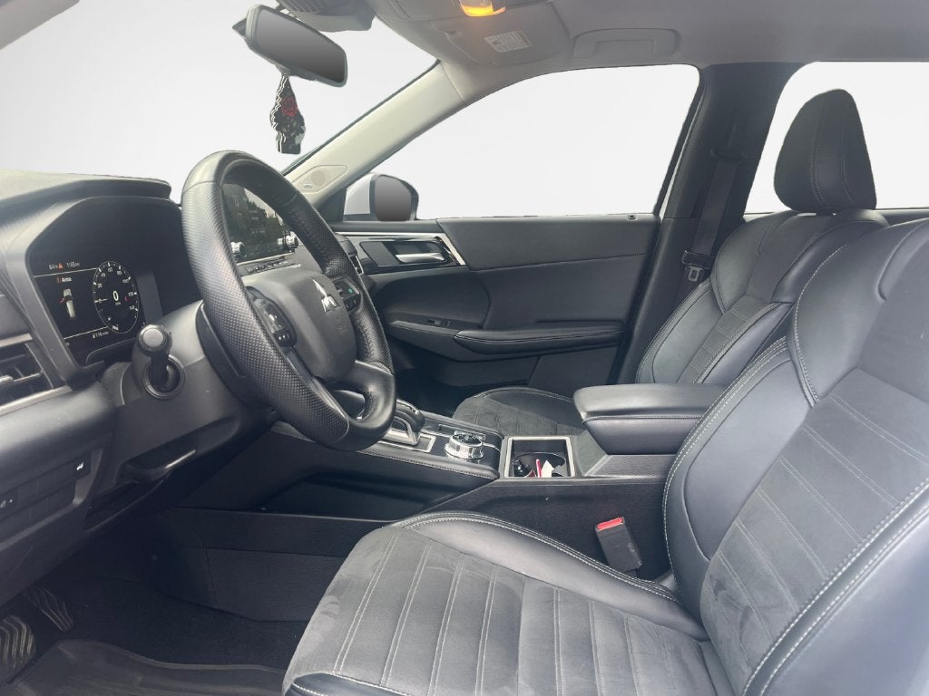 2024 Mitsubishi Outlander Base