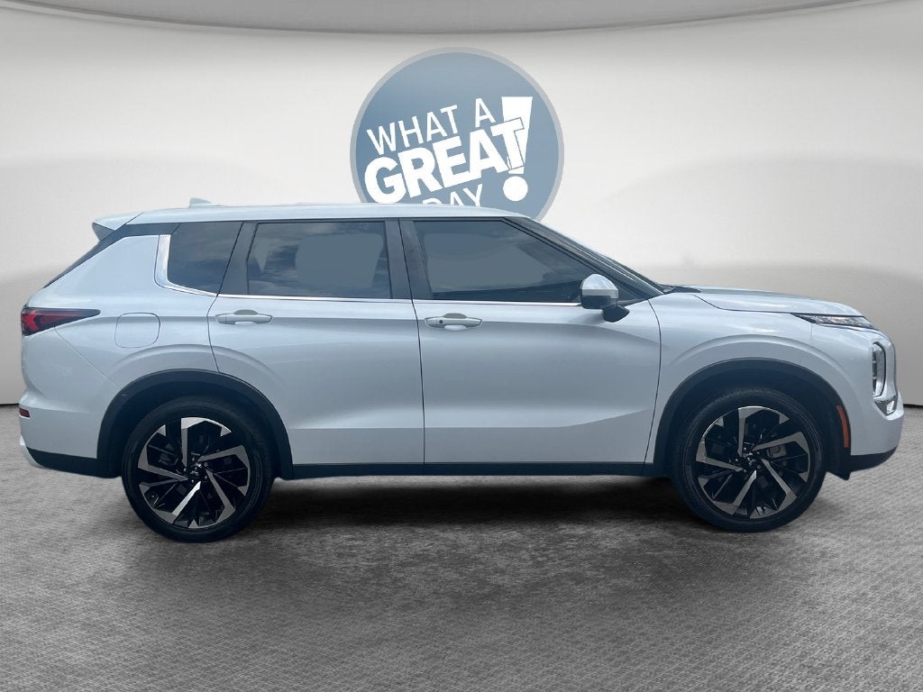 2024 Mitsubishi Outlander Base