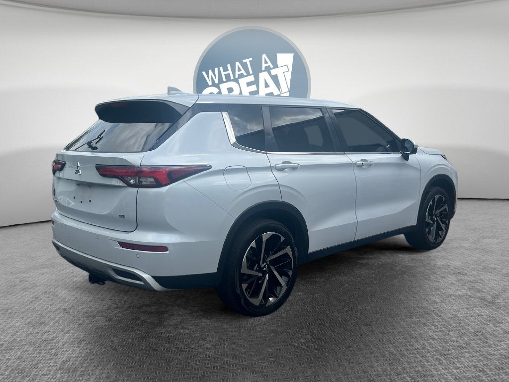 2024 Mitsubishi Outlander Base