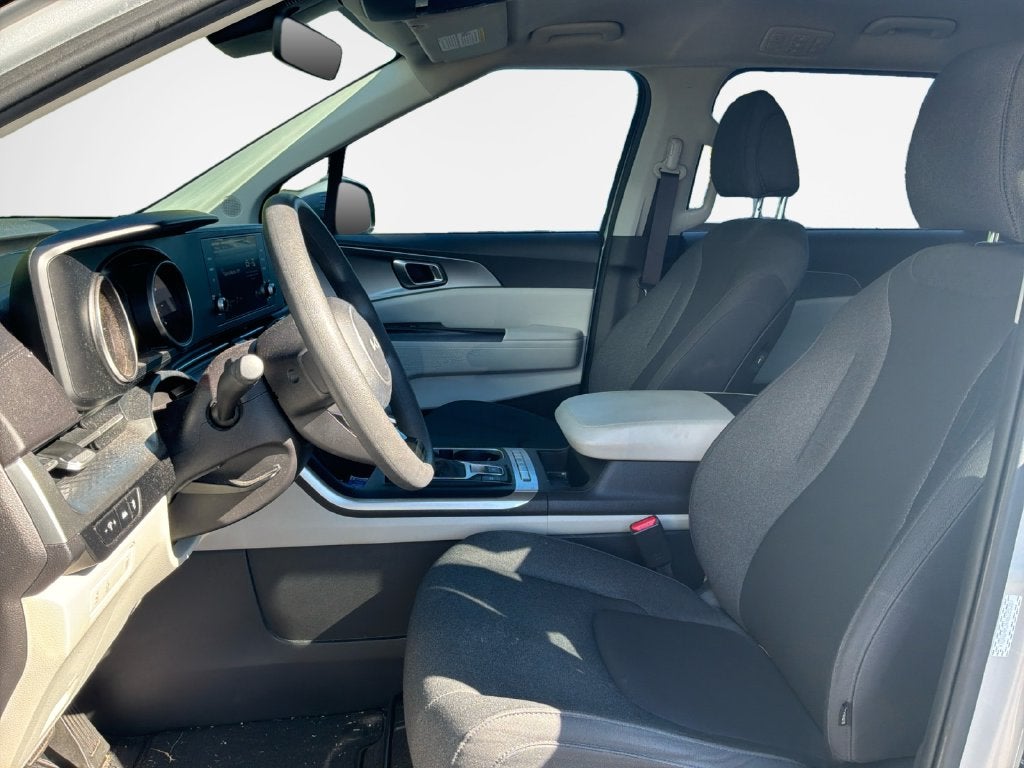 2022 Kia Carnival LX