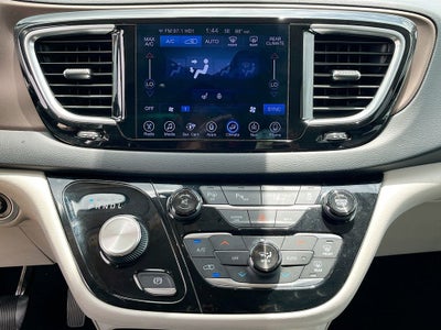 2017 Chrysler Pacifica Touring L Plus
