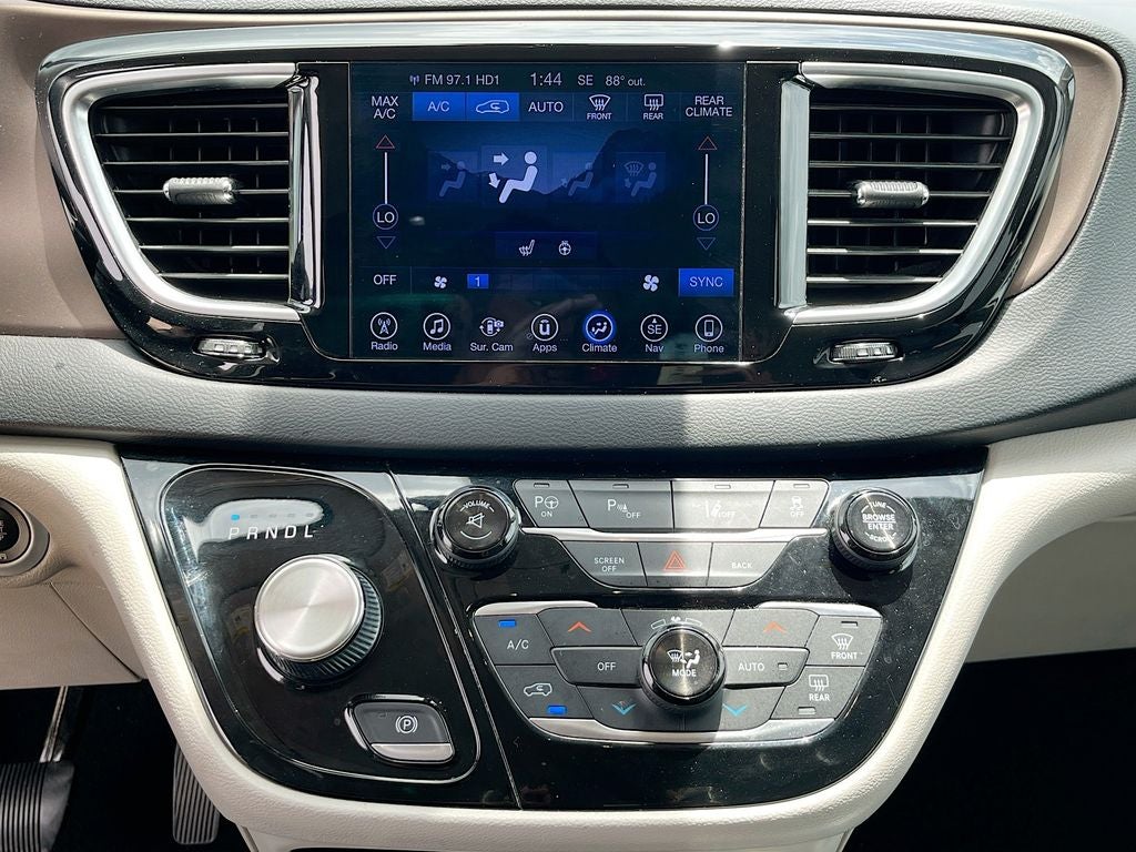 2017 Chrysler Pacifica Touring L Plus
