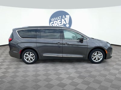 2017 Chrysler Pacifica Touring L Plus