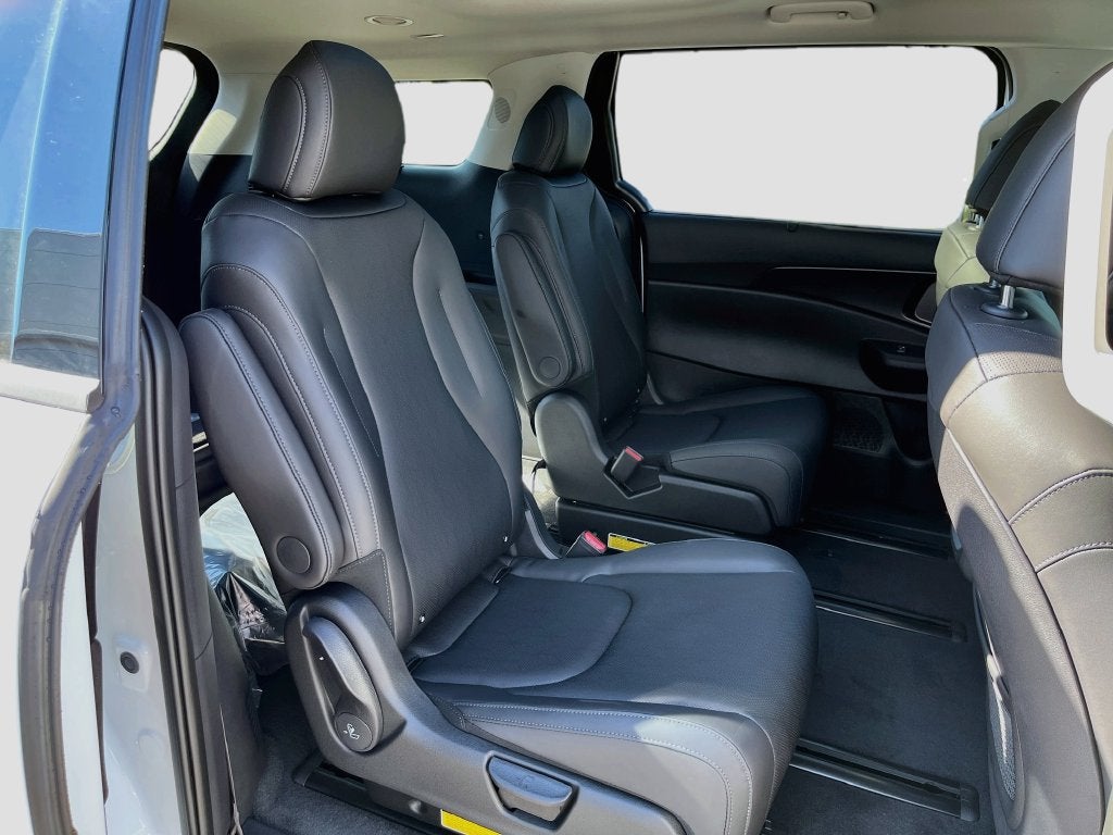 2027 Kia Carnival SX